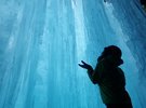 冬の滝巡りは幻想的な風景をご覧になれます。