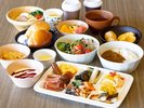 【朝食バイキング】雲海塩パンや自家製カレー、熊本県産の野菜サラダなど約50品目からお楽しみ下さい。