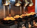 【夕食】名物からし蓮根やえび天・とり天!専用の保温ランプで温かさをキープし、いつでもサクサク熱々。