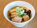 【夕食】〆はこれ!本格・熊本ラーメン。煮卵やチャーシュー等、お好みのトッピングで”地元の味”を堪能。