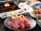 □【彩の料理 一例】長野県産の霜降和牛を、お客様ご自身で鉄板で焼いてお召し上がりいただきます