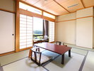 □【山並み眺望和室】天竜川の下流から南信州の丘陵地の方角のお部屋(主に丘陵や住宅街の眺めとなります)