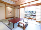 ■【山並み眺望和室】天竜川の下流から南信州の丘陵地の方角のお部屋(主に丘陵や住宅街の眺めとなります)