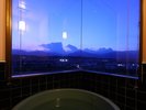 □【展望風呂付き和洋室】夜は眼下に飯田市街地の夜景が広がります