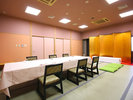 【小会議室-さくら-】 24畳の小会議室。25名様までのご利用が可能です。