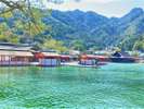 《宮島の海》 自然の美しさ 宮島弥山と日本三景●嚴島神社●