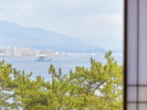 ★海側和室★和室からの景色 ゆっくりとフェリーを眺めながらおくつろぎください。