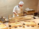 ライブキッチンでは出来たてのお料理を提供!