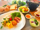 豊富なメニューが魅力の洋朝食で、爽やかな一日のスタートを。