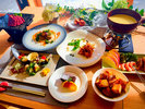 心温まるチーズフォンデュを囲んで、特別なディナータイムをお楽しみください。*画像はイメージです。