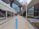 �E道なりにまっすぐお進みください。