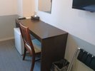 お部屋のデスクです。サイズは奥行450mm 横幅700mm