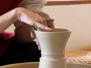 山中温泉「シルクロ陶芸体験工房」。九谷焼のろくろや絵付けの工芸体験。(当館から徒歩5分)
