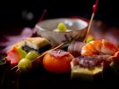 加賀伝統料理を、九谷焼や輪島塗の器とともに料亭でお楽しみいただく「加賀古今会席」(10月イメージ)