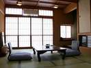 【客室】日本一の清流あらかわを望むつつじの間(BT)
