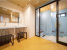 【華山1F貸切温泉風呂B】令和5年4月リニューアル。定員2〜3名のこじんまりとしたお風呂です。