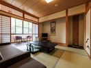 「半露天(美泡)露天風呂付客室」和室+2ベッド(2間)/例1