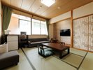 「半露天(美泡)露天風呂付客室」和室+2ベッド(2間)/例2