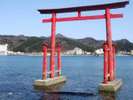 湯の島には弁天様が祀られています。