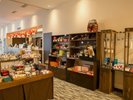 売店はフロント横にございます。