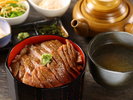 【だるま食堂】ディナーメニューの特選信州牛ひつまぶし。ご飯が見えないほどお肉が乗る贅沢丼