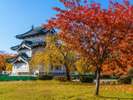 弘前城と紅葉