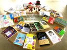 彩花亭 セレクトブックです。ご自由にお手にとってお部屋でごゆっくり読書をお楽しみください。