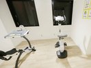 チェストプレス、ラットプルダウン、レッグプレス、アブベンチ、トレッドミル、バイク、デスクバイクを設置