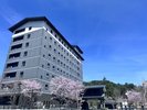 ホテル外観(春)