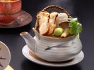 香り豊かな「松茸土瓶蒸し」(イメージ)