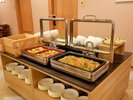 ご夕食ビュッフェ(一例) - 地元食材を活かしたビュッフェで、五感を満たす夕食を