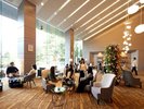 メインラウンジ(無料) - アルコールからソフトドリンクまで!小腹を満たすのに嬉しいお菓子もご用意