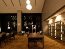 メインラウンジ(無料) - アルコールからソフトドリンクまで!小腹を満たすのに嬉しいお菓子もご用意