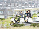 【カート】館内の移動の際はホテルスタッフの運転するカートで送迎いたします。
