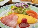 【洋食朝食】作りたて熱々のふわとろオムレツ。創業当初から人気メニューです。