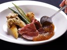 【2026年6-8月セレクト肉料理】牛ヒレ肉の低温ロースト フォンドヴォーと香草のエッセンス