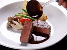 【2026年6-8月プレミアム肉料理】上州牛ヒレ肉のステーキ フォンドヴォーと香草のエッセンス