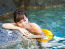 心地よい風と、森と光に包まれて。日中の温泉もとっても気持ちが良く、大好評です。
