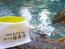 日光に照らされ、夜には月明かり。こんこんと湧き出でる天然温泉をお楽しみください。