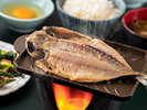 当館自慢!伊東名物あじの干物は、肉厚で身がふっくら、食べ応え抜群です!