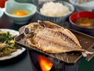 焼きたて干物が自慢の朝ごはんは、嬉しい無料サービス!