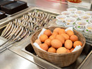 新鮮卵に納豆・伊東名物の鯵の干物も