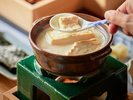 【料理長こだわり和朝食風味にこだわった豆腐を温泉水で煮込んだ湯豆腐 ※一例