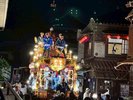 【祇園祭り】見事な彫刻や装飾で彩られた山車・屋台が繰り出し、成田山表参道やその周辺一帯を巡行します。
