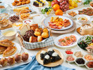 朝食ビュッフェ|ずらりと並ぶ多彩な料理に朝からワクワクがスタート!※画像はイメージです