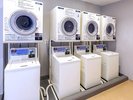 【2階コインランドリー】24時間ご利用可。