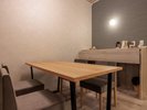 ■1室限定露天風呂付和洋室はテーブルもあるので使い勝手も良い。