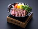 【特撰国産黒毛和牛ステーキ】とても柔らかく口にした途端に旨味がジュワッと広がります。