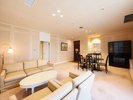 【スイートルーム】75平米/禁煙/独立した広々リビングルーム