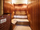 【温泉】自分と向き合う静かなサウナタイム。日々の喧騒を忘れ、体の芯から温まる贅沢なひとときを。
